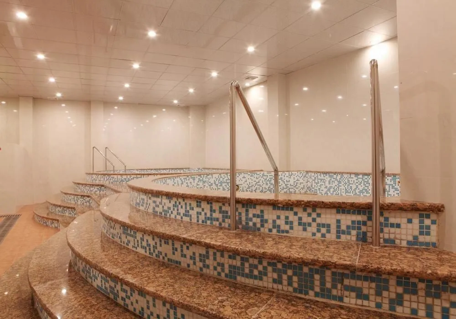 Jindun International Holidy Hotel