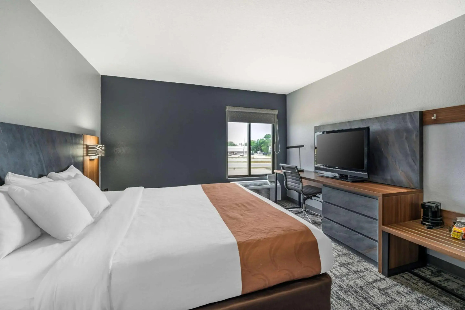 Quality Inn & Suites Manhattan