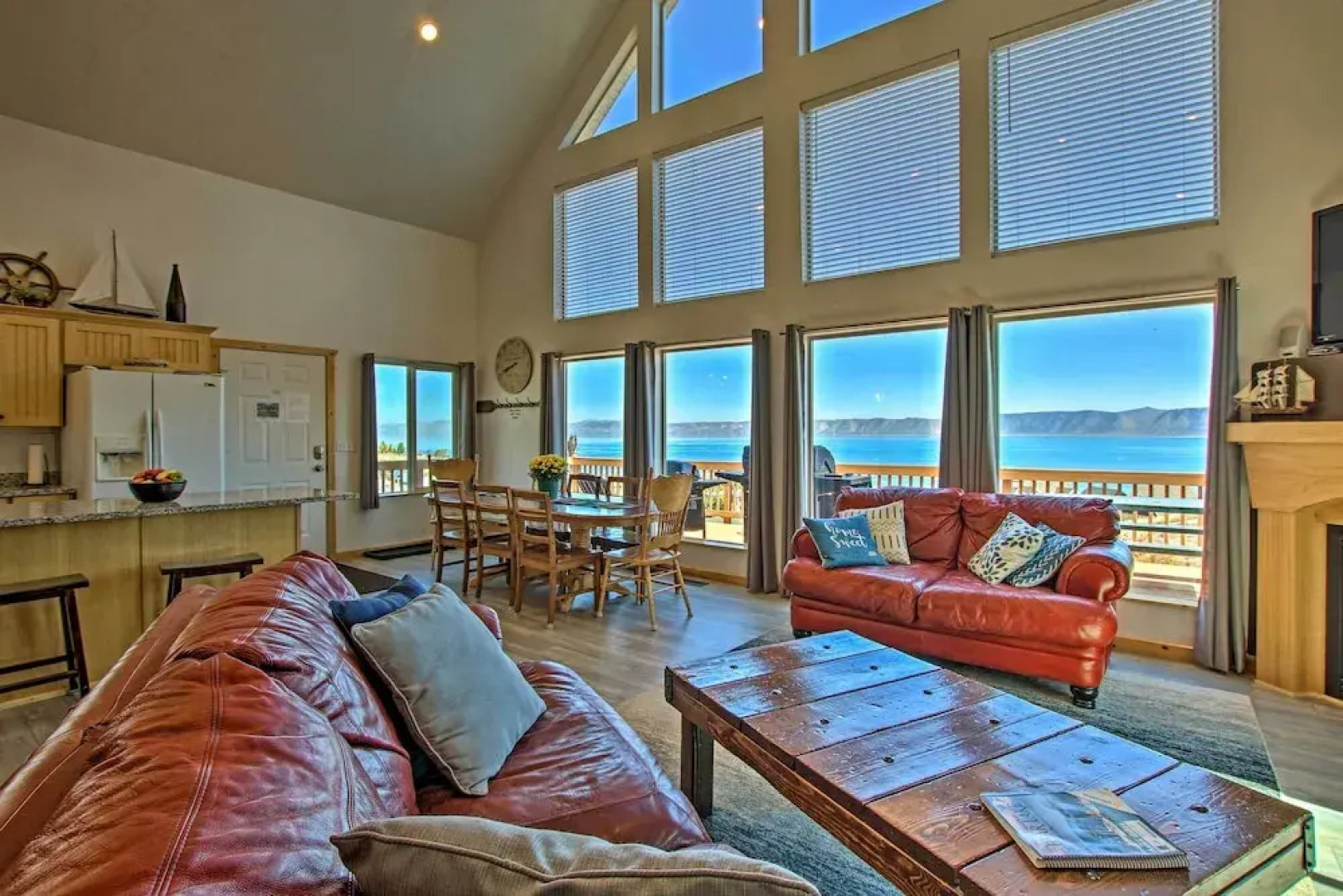 Garden City Lake House: Hot Tub & Views!