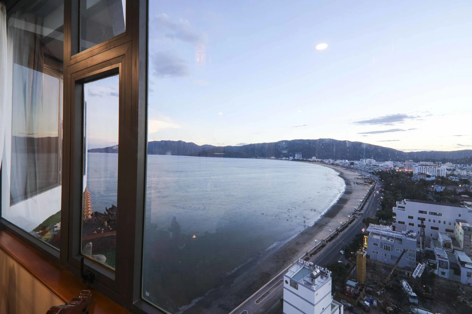 Huong Viet Hotel Quy Nhon - Beachfront