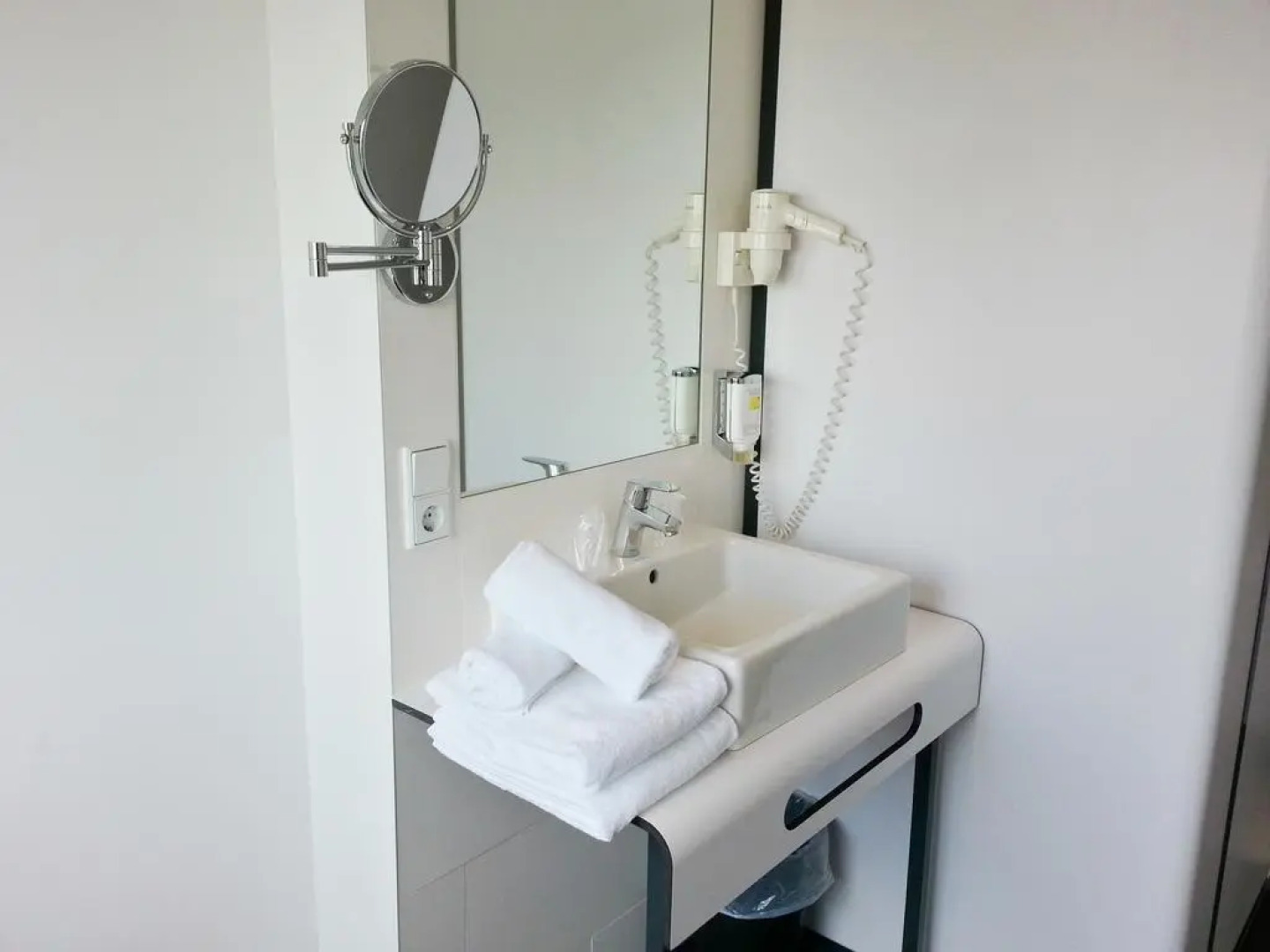 HB1 Budget Hotel - contactless check in