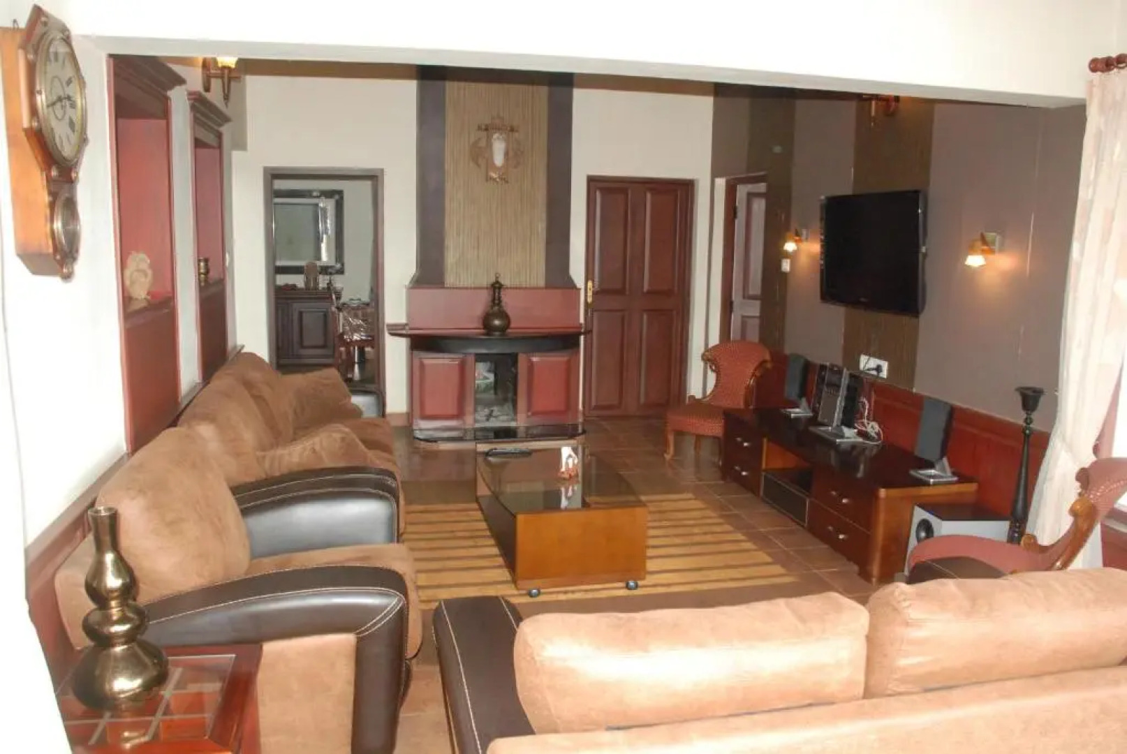 Colonial 4 B/R Home, Great for Families, Coonoor