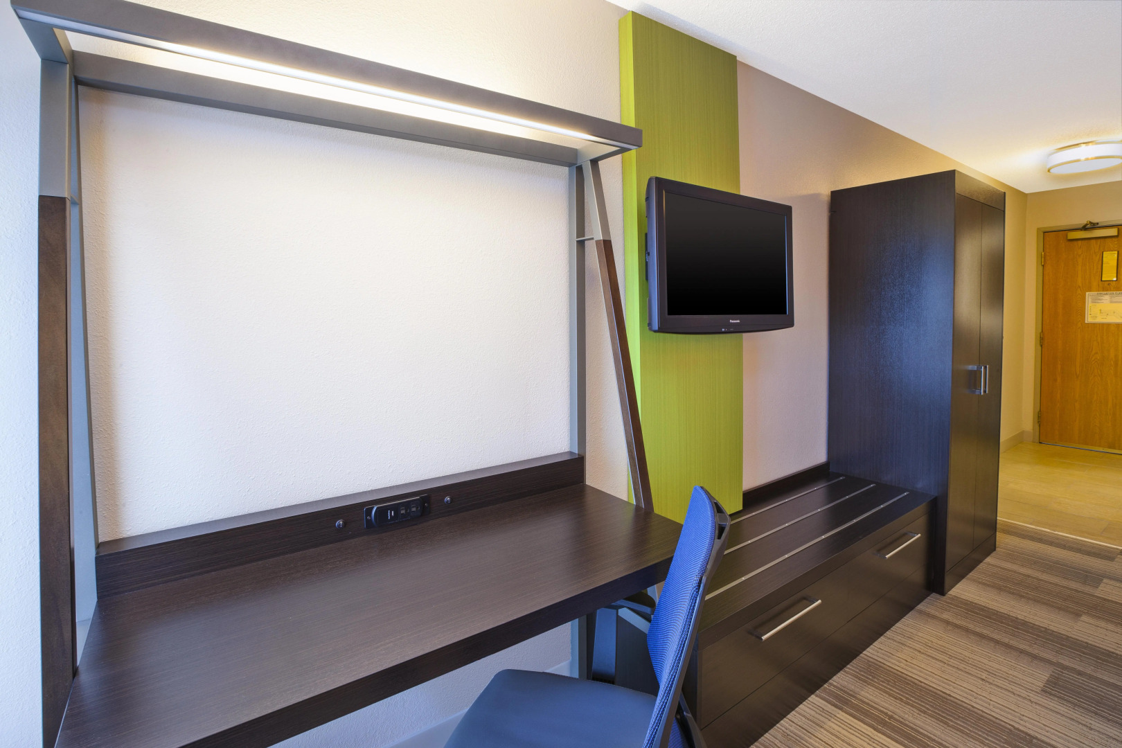 Holiday Inn Express Hotel & Suites Chicago-Midway Airport by IHG