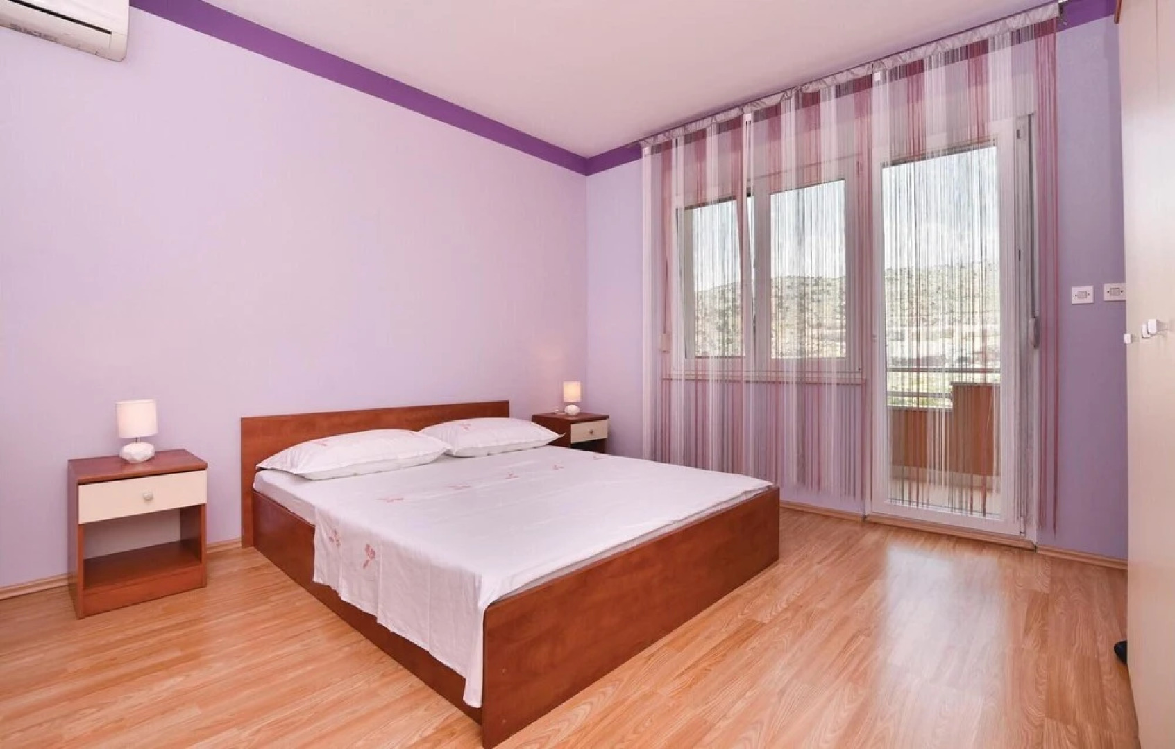 Stunning Home in Srinjine With Wifi and 4 Bedrooms