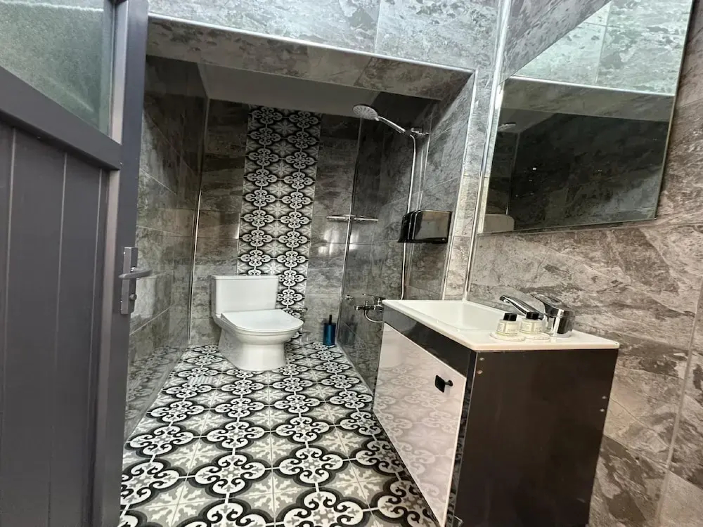 Asil Kosova Hotel