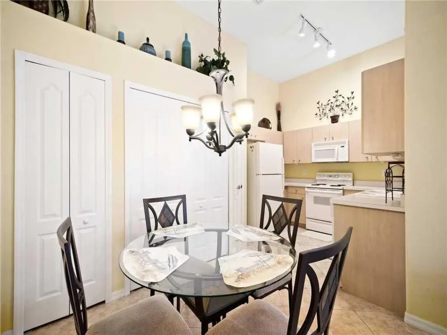 L'Pavia - Two Bedroom Condo