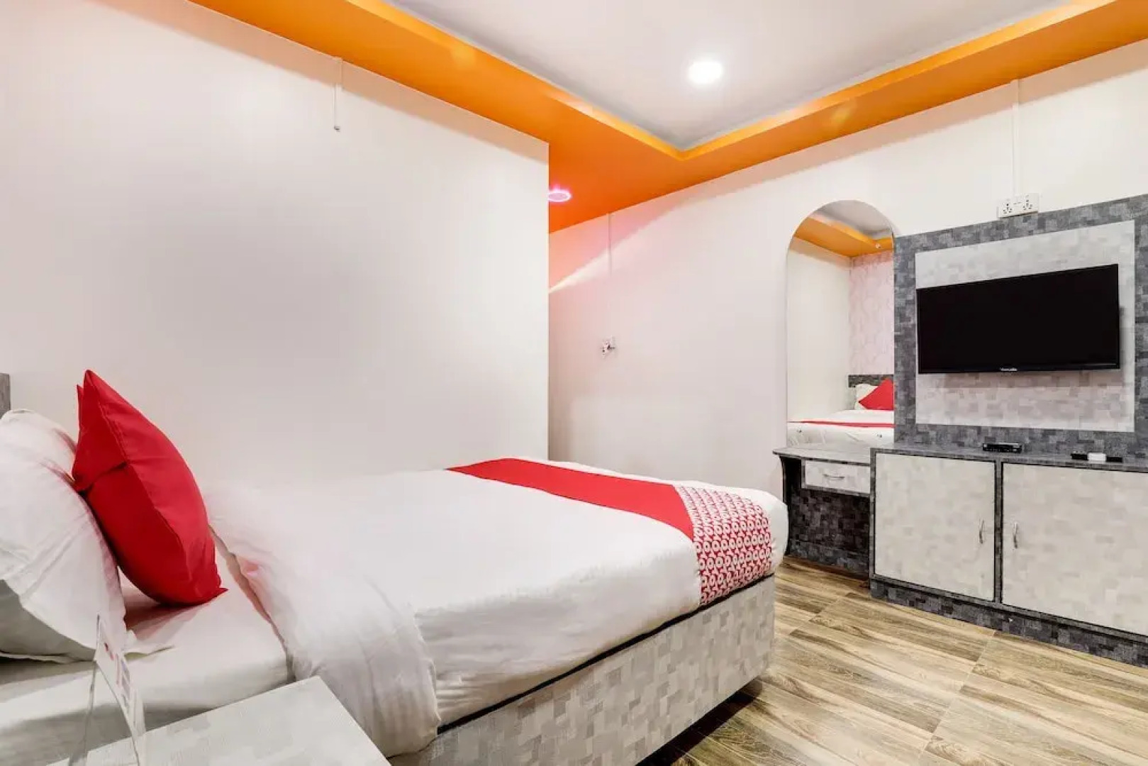 OYO 585 Hotel Raj Durbar & Navrang