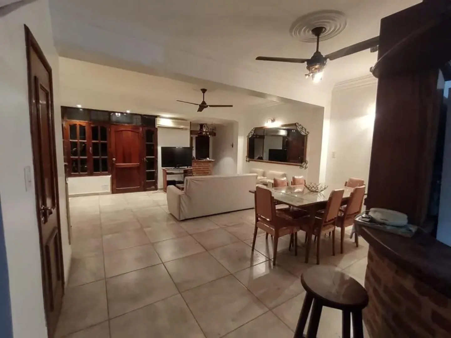 casa p/4 personas sobre av. roca con cochera