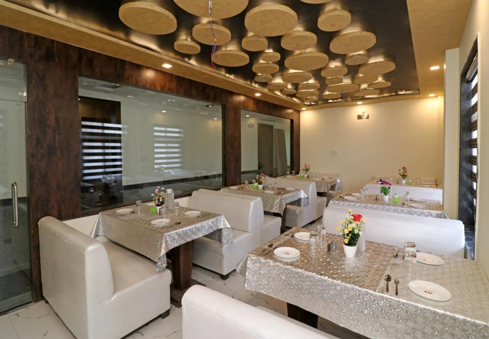 OYO 22356 Heaven Grand