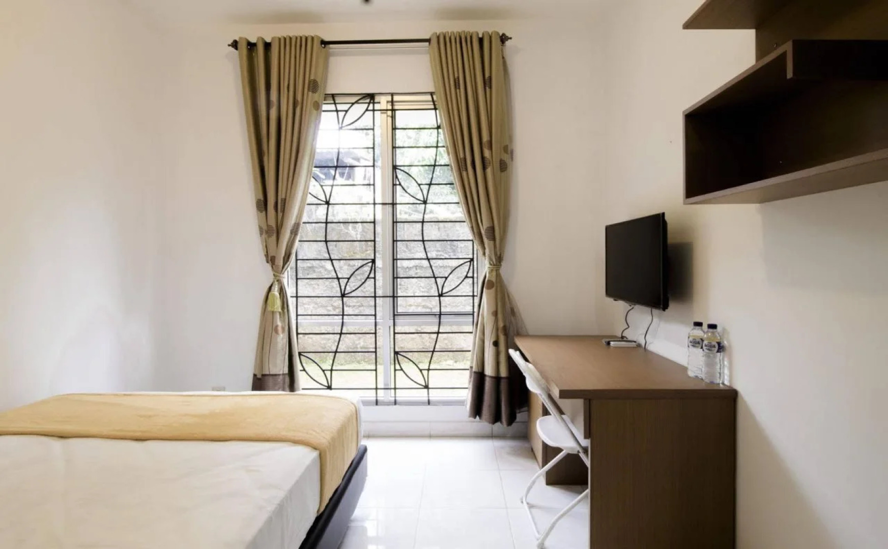 RedDoorz Plus near Lippo Karawaci