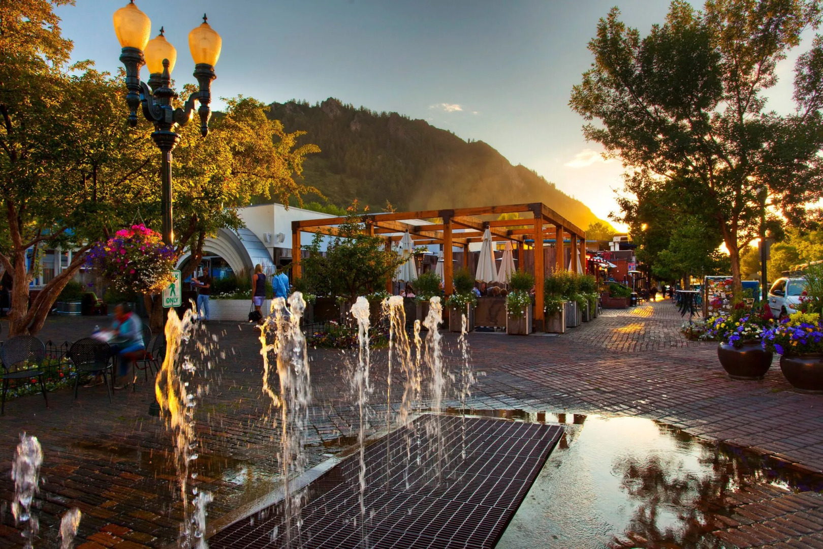 HOLT - Glorious & Rugged Heart of Aspen Studio