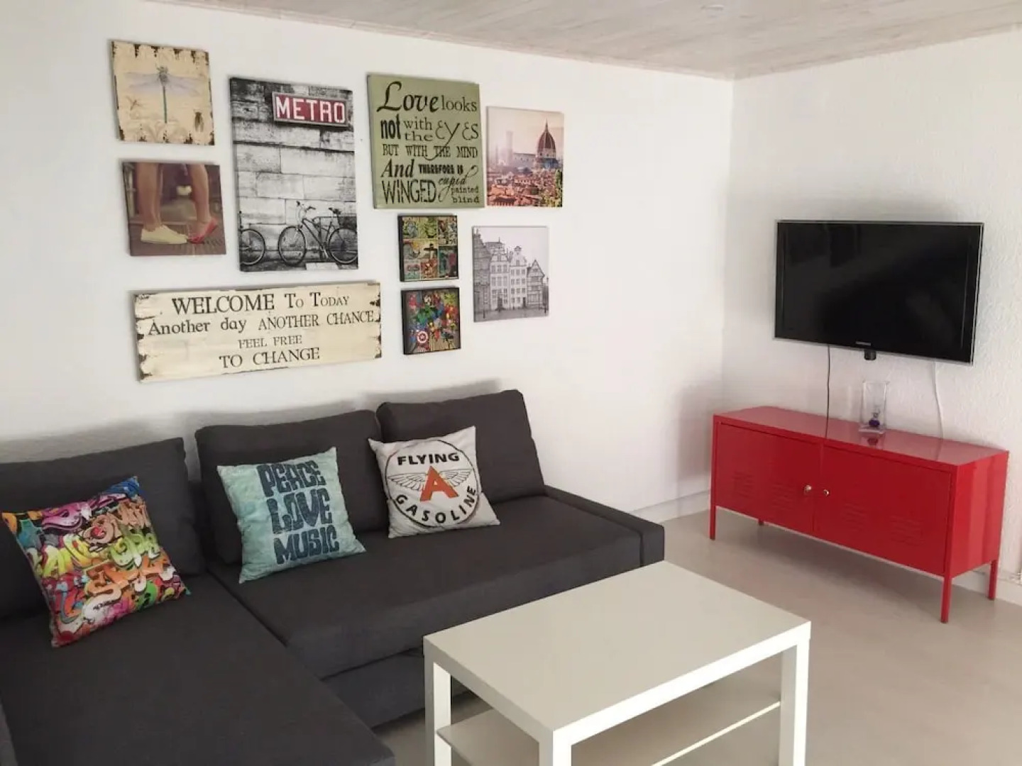 Lightbooking - View and pool