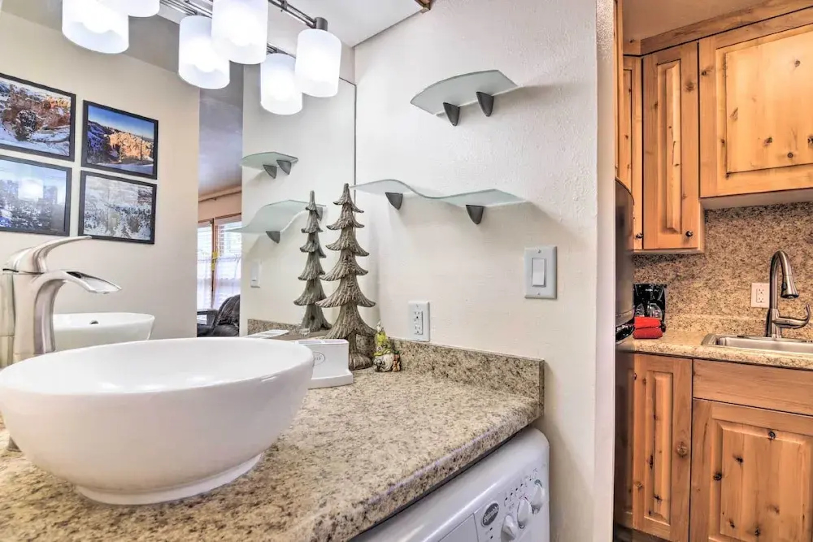 Cozy Studio w/ Fireplace ~ 1 Mi to Ski Resort