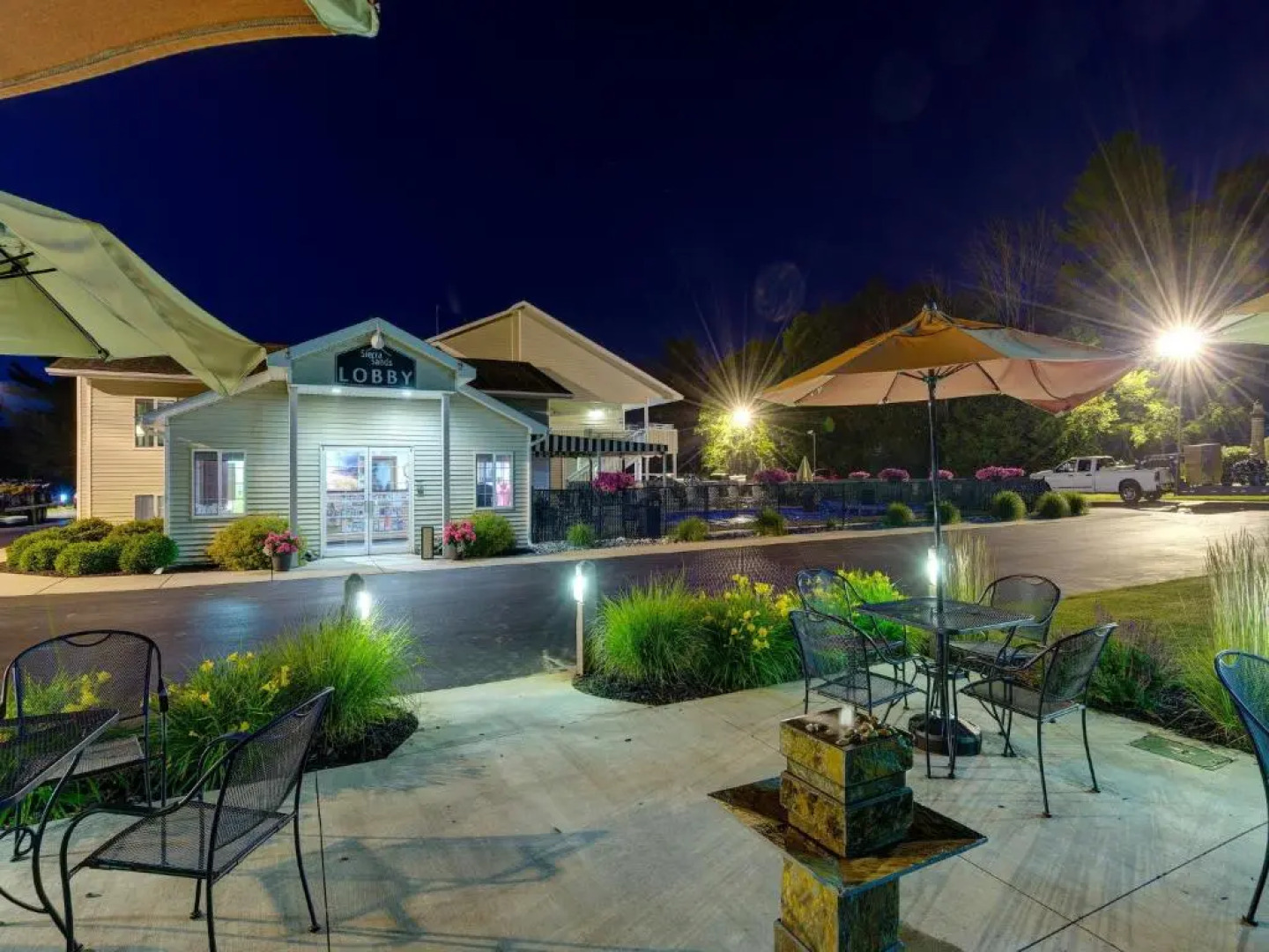 Sierra Sands Family Lodge