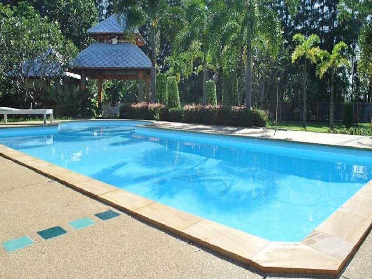 Cha-am Fishing Inn and Resort