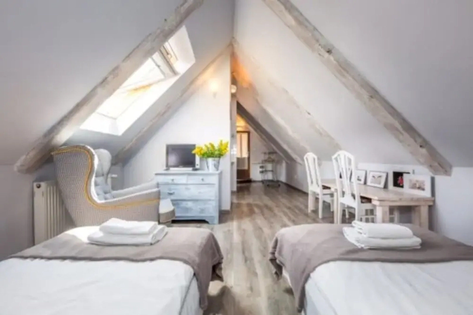 Large Holiday Villa With Garden, 6 Bedrooms