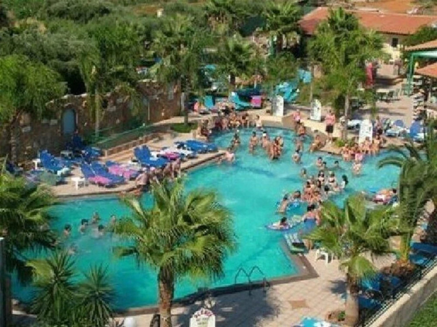 Oasis Apartments & Rooms