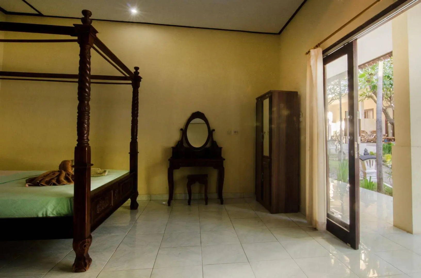 Rising Star Dive Resort