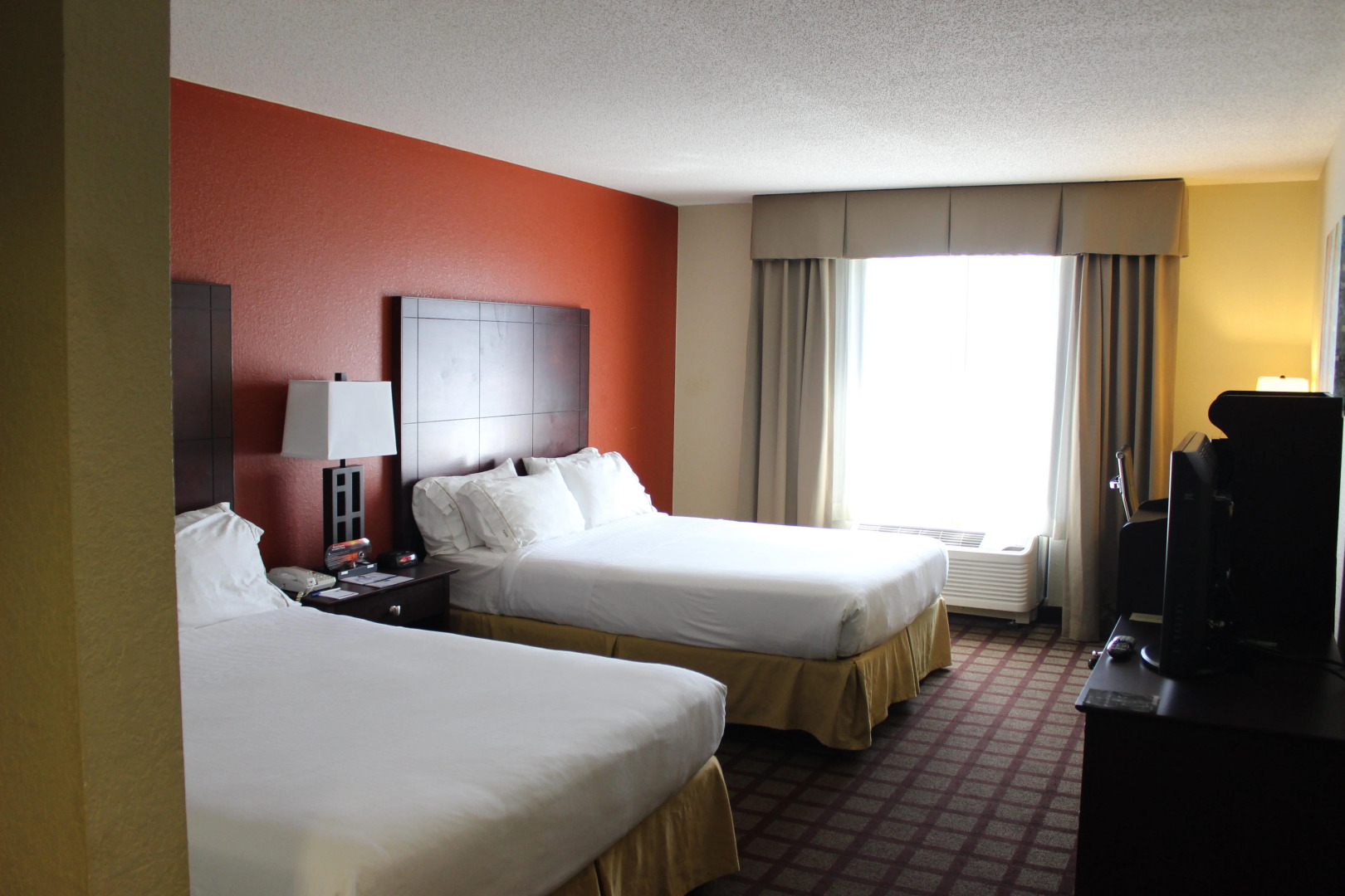 Holiday Inn Express Hotel & Suites Chicago-Algonquin by IHG