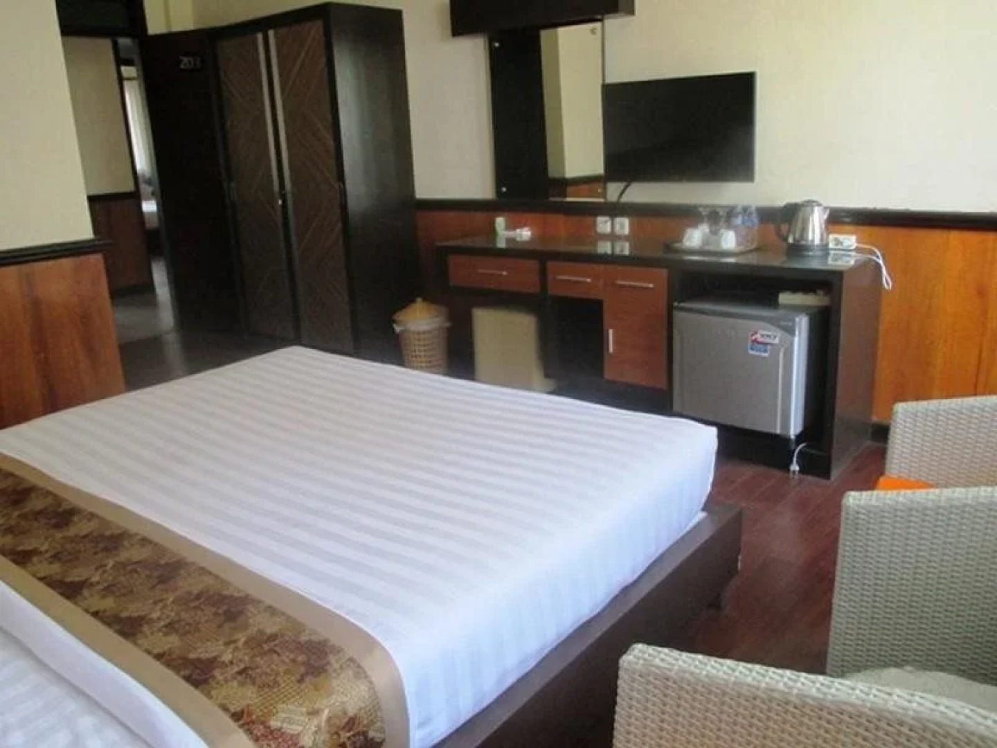 Rollaas Hotel and Resort