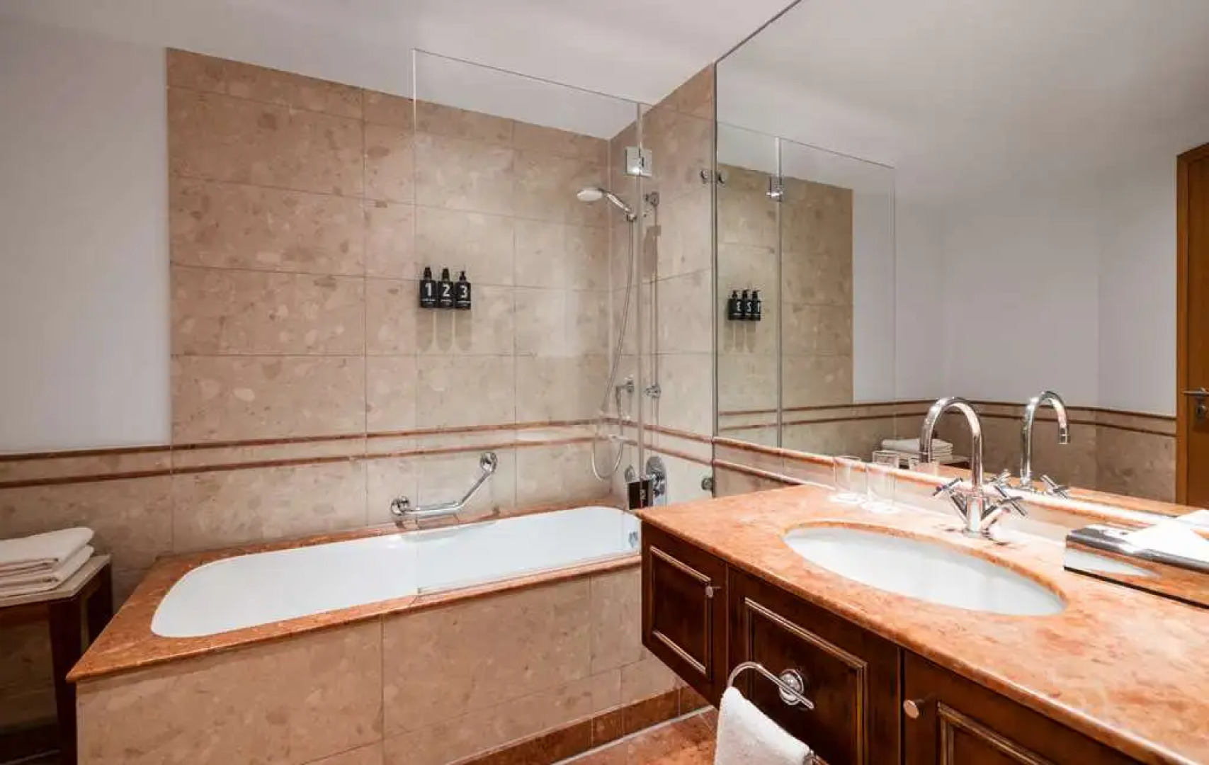 Lindner Hotel & Residence Main Plaza