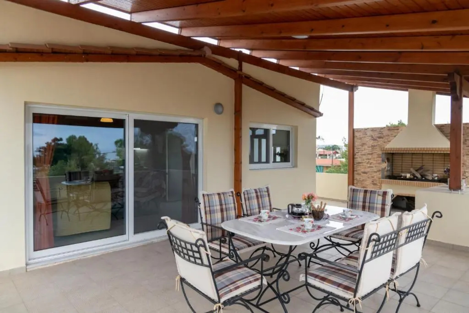 Rose's House (Near Airport)