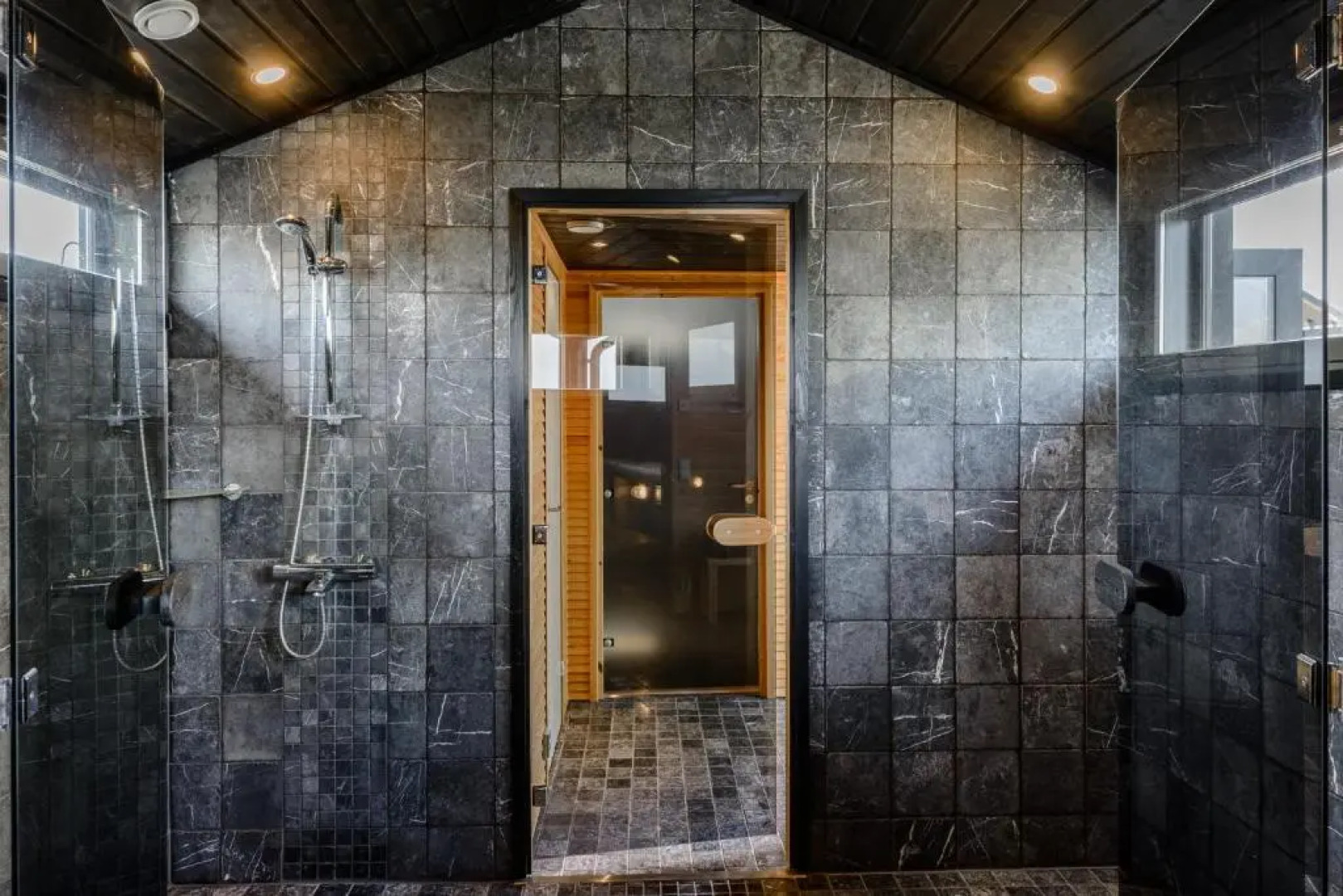 Reelinki Seafront Villa Amando