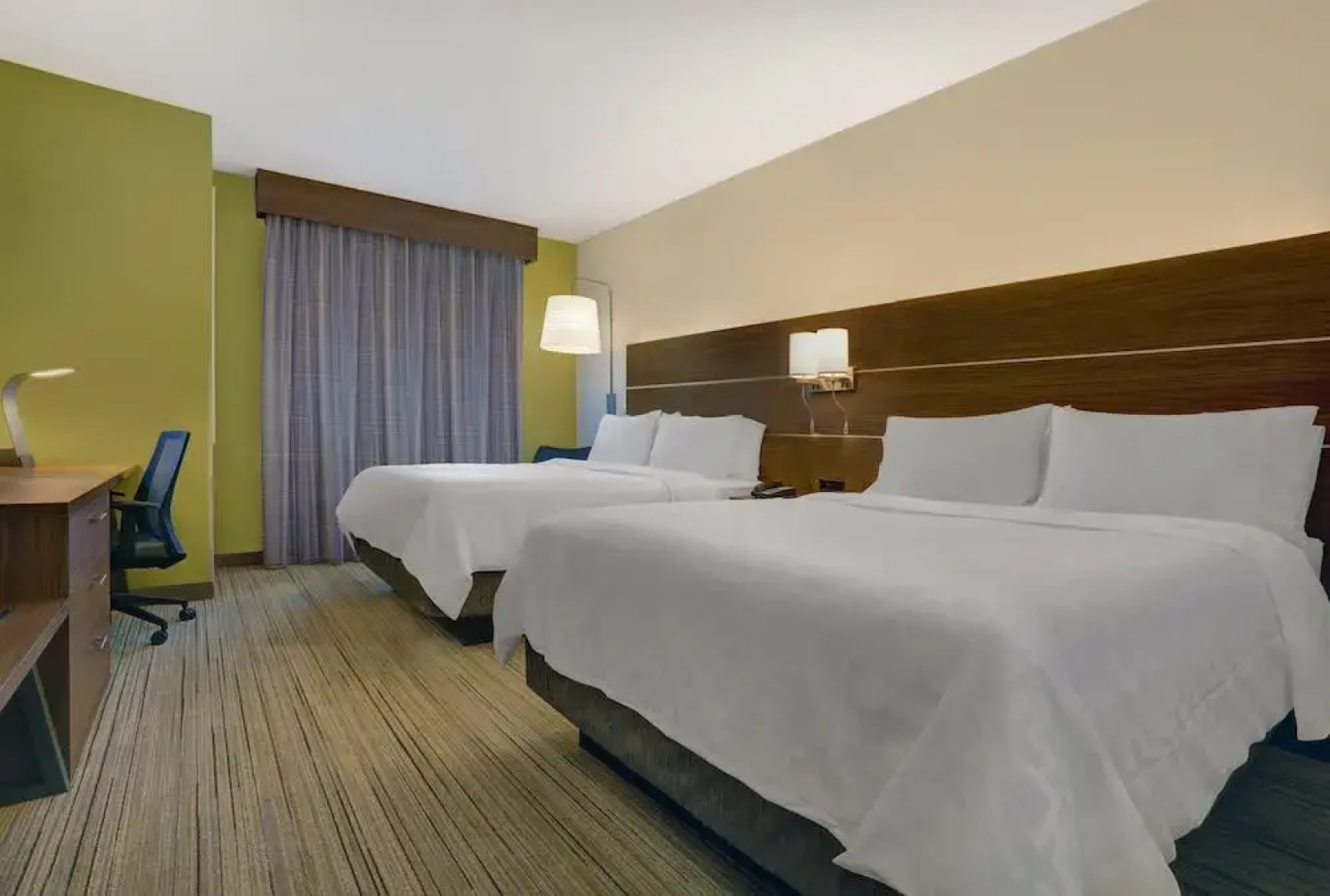 Holiday Inn Express & Suites Lenexa Overland Park Area