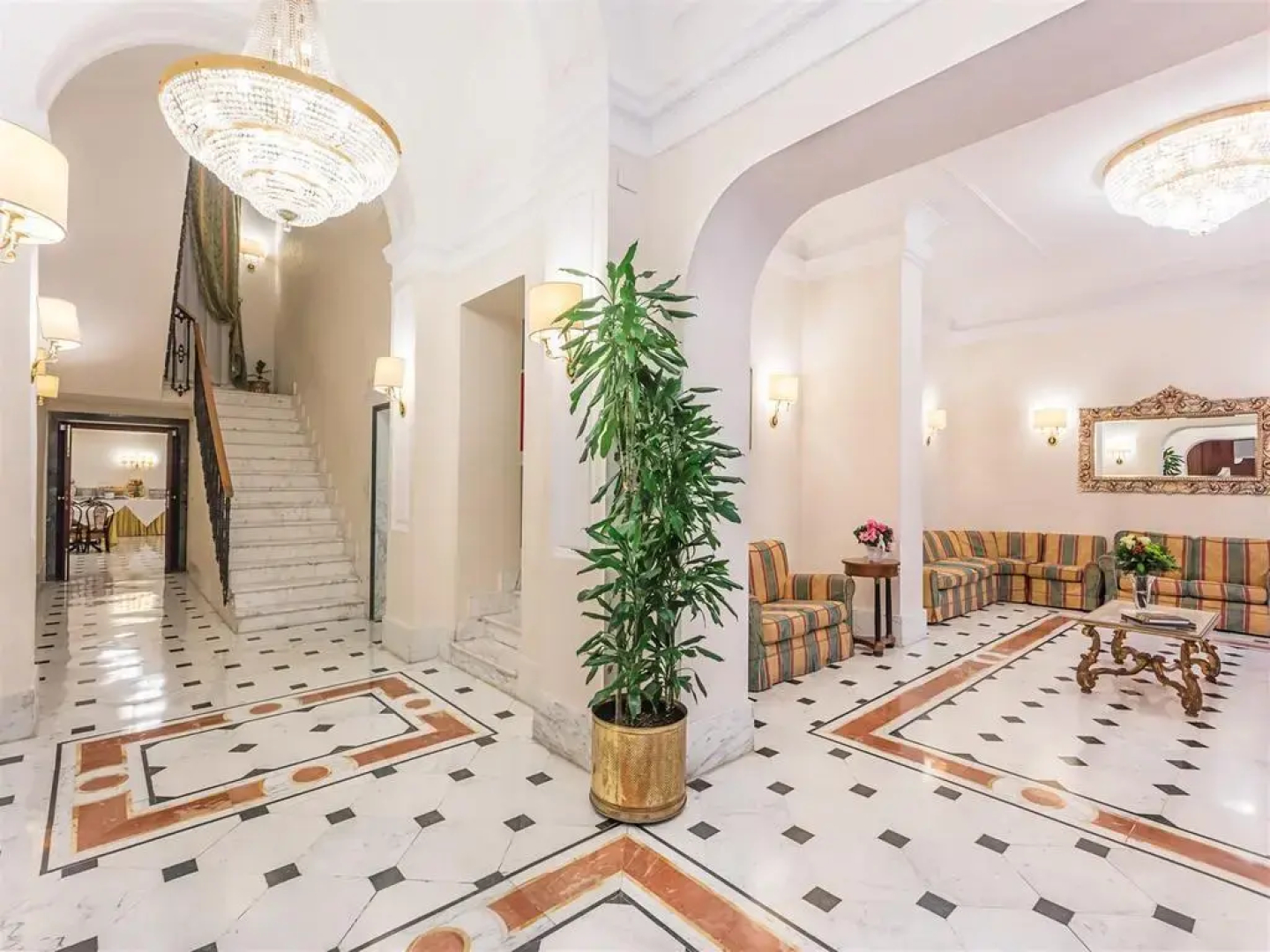 Raeli Hotel Lux