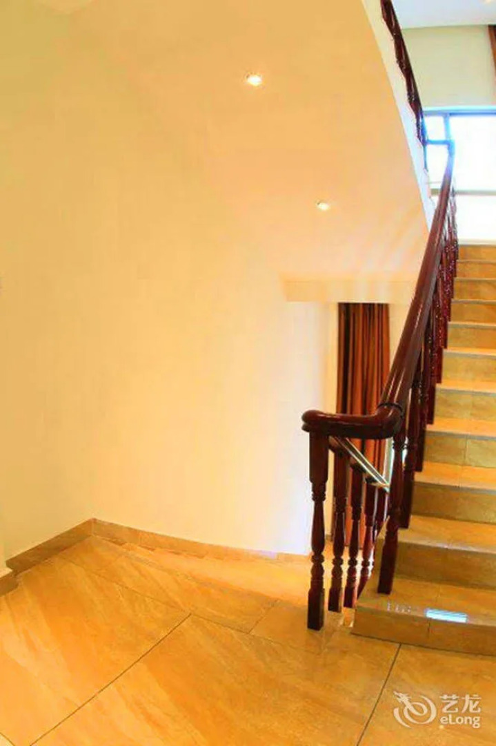 Wuyuan Huayuan Mountain Villa