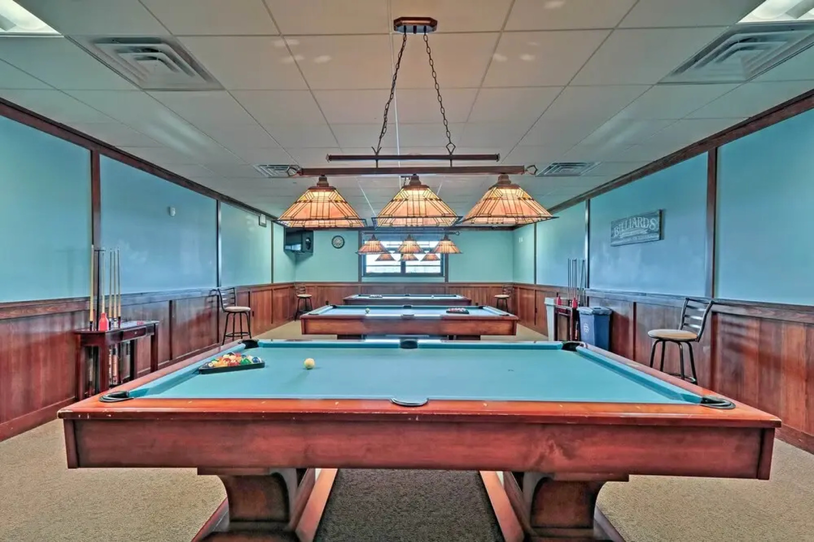 Arrowhead Lake Amenities: Quaint Home w/ Fireplace