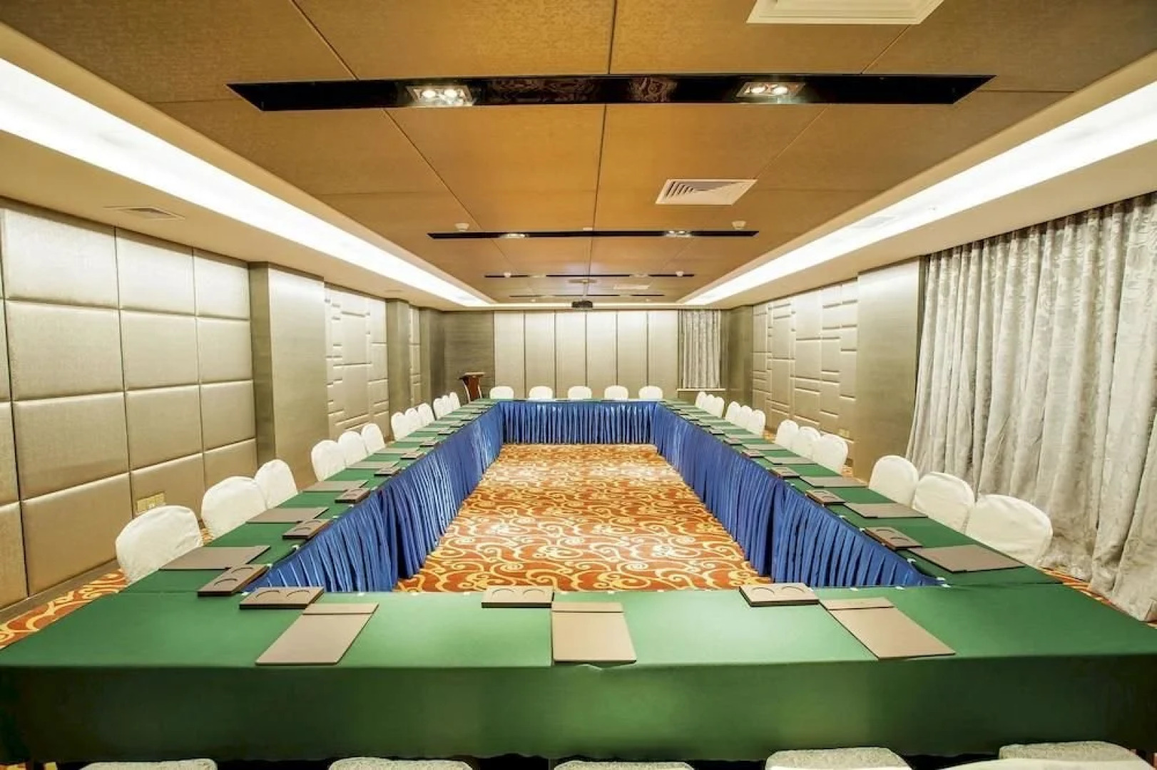 Huangjingang Holiday Hotel