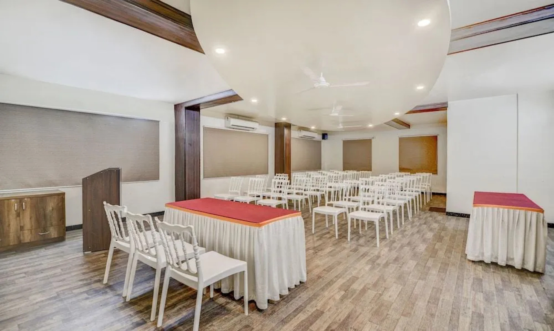 Treebo Trend Gul- Bahar