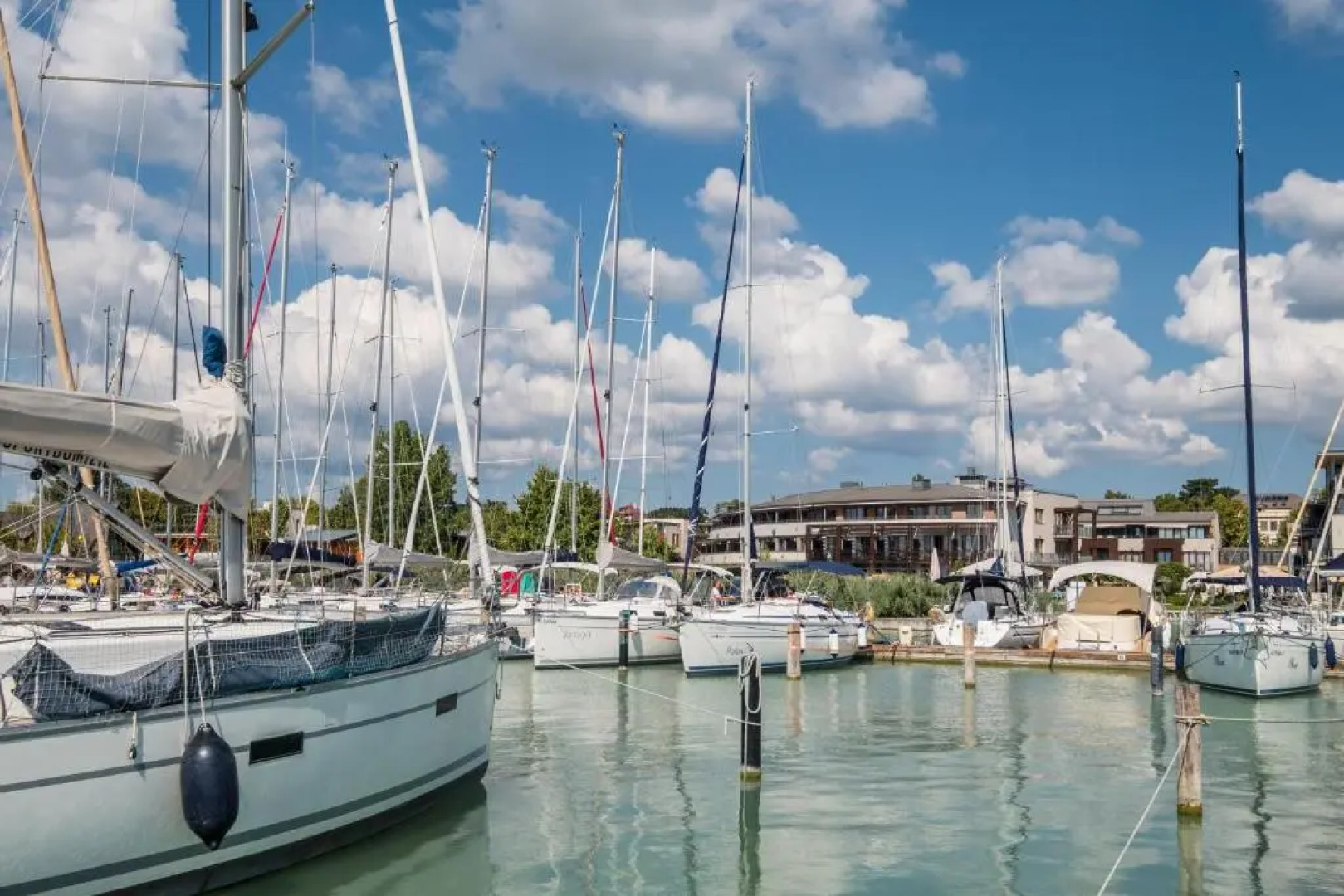 Hotel Golden Lake Resort