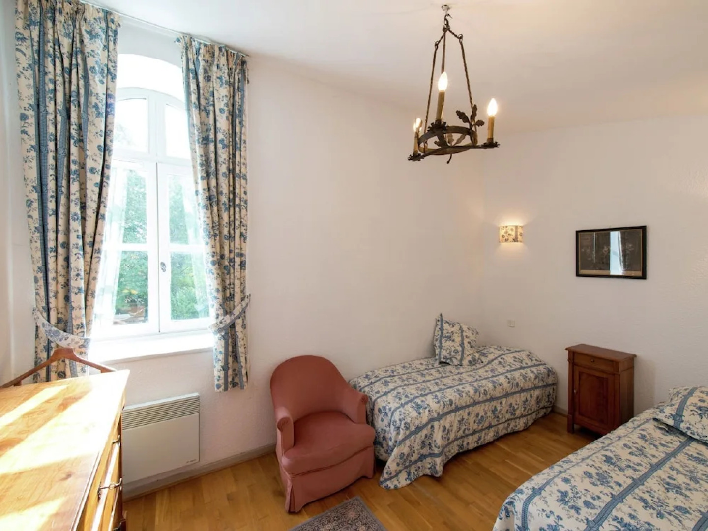 Lavish Apartment in Saint-clair With Balcony