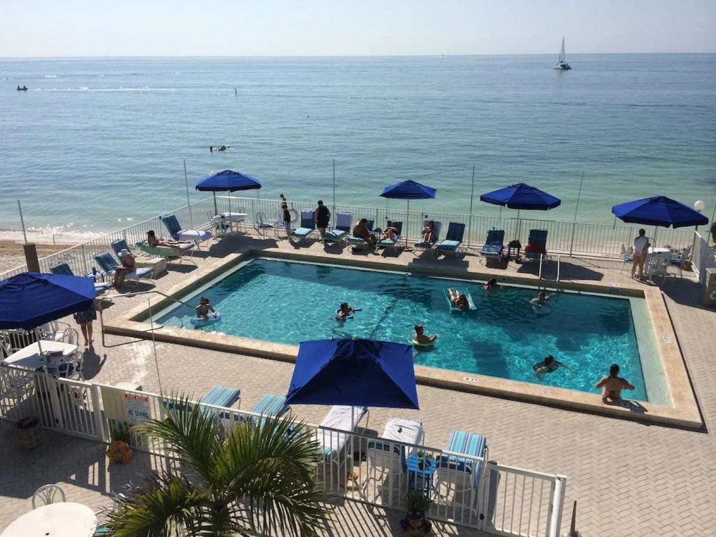 Cabana Breezes Suites