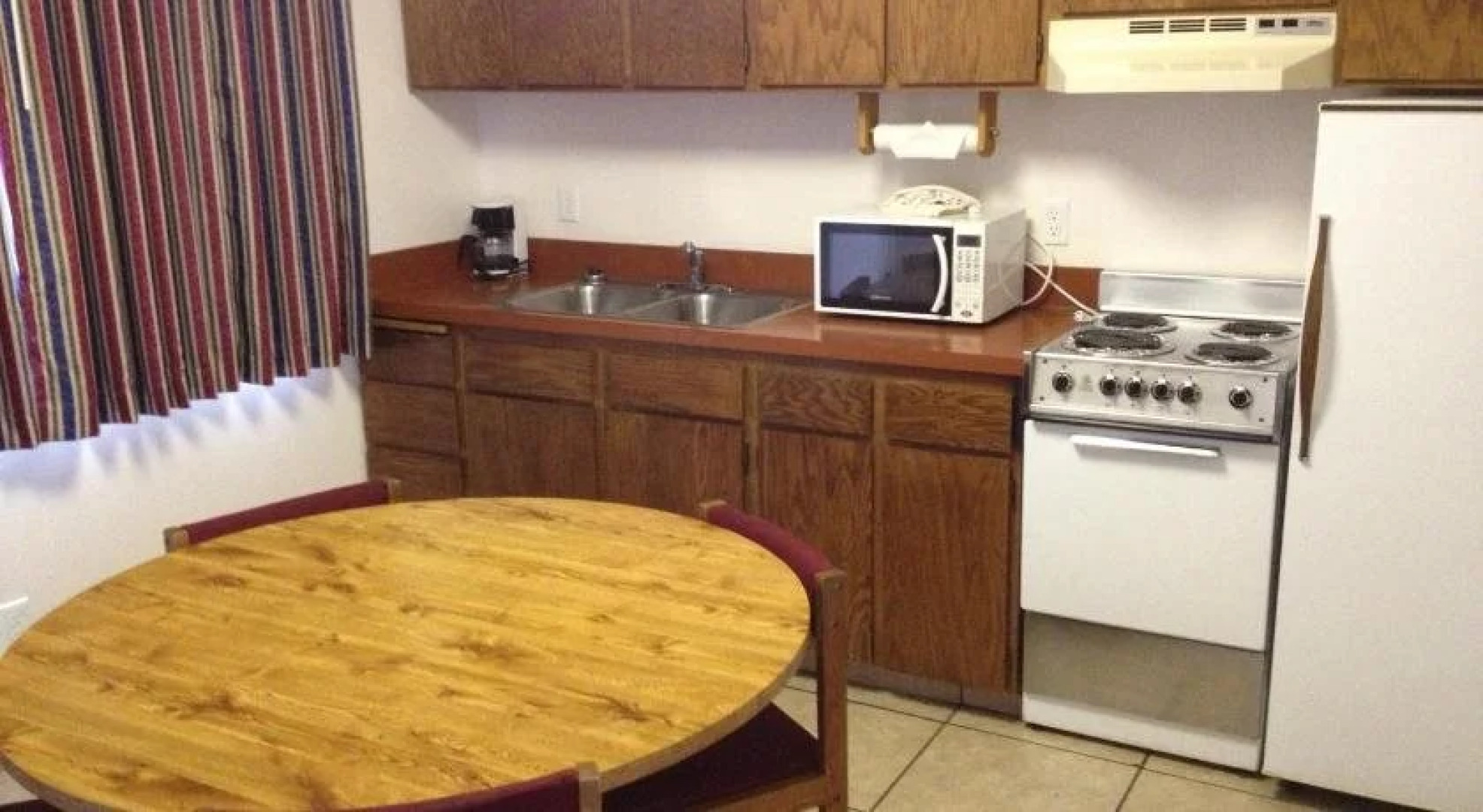 Cozy Cove Beachfront Resort Inn