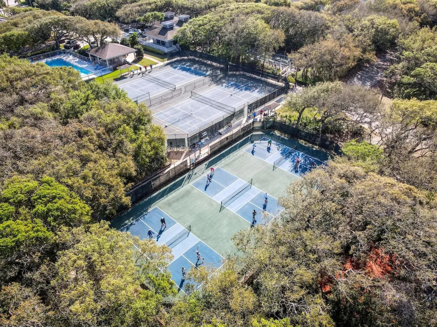 Tastefully Decorated Sea Woods Veranda Close to Pool Fitness Room Sv162