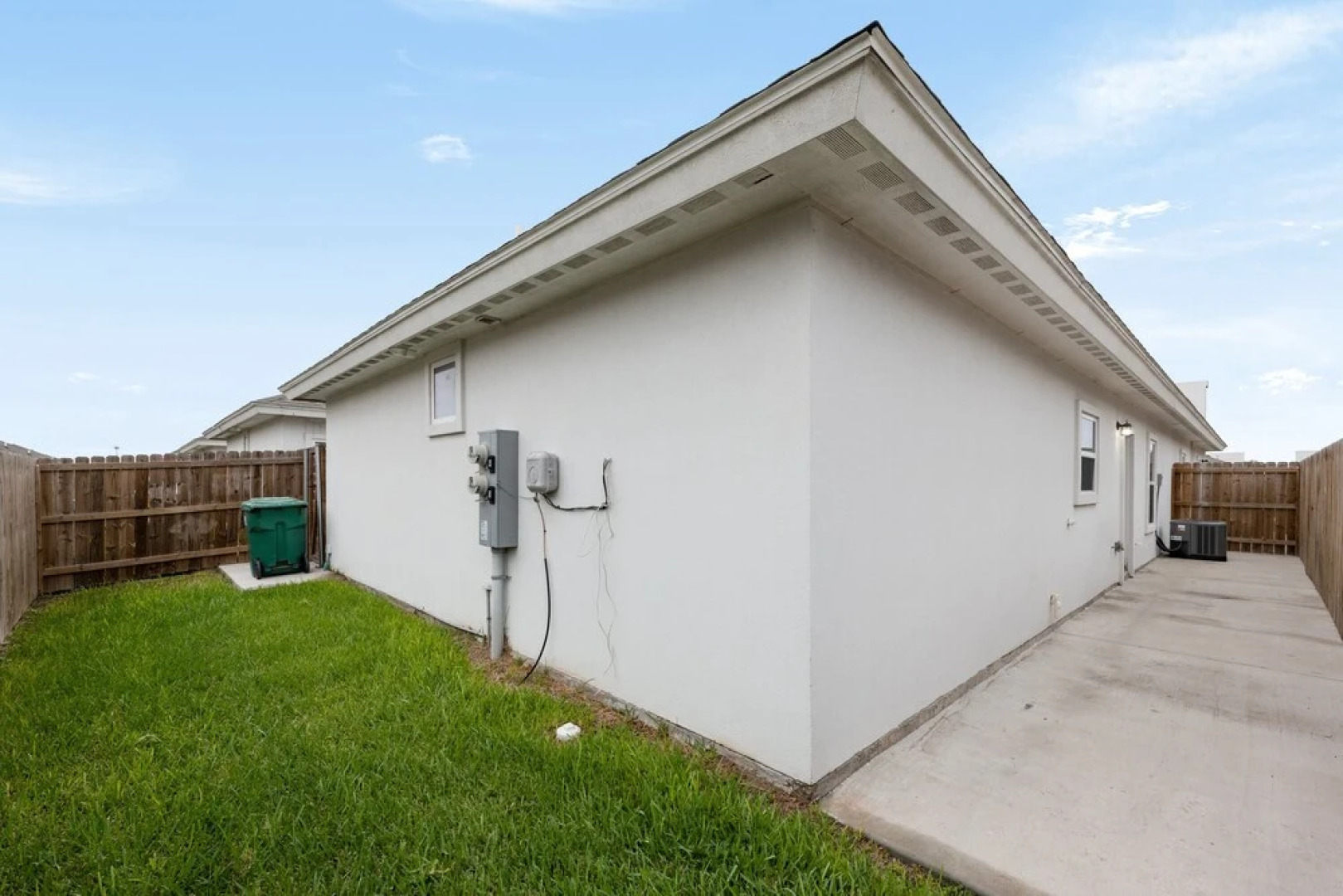 Modern Duplex with Fully Upgraded Amenities