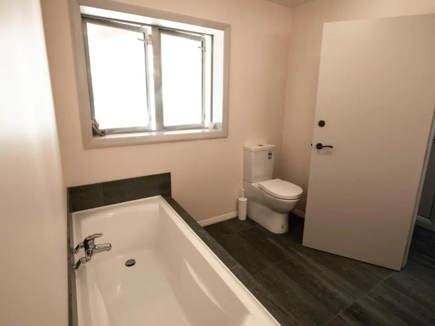 Golden Paradise - Rangihaeata Holiday Home