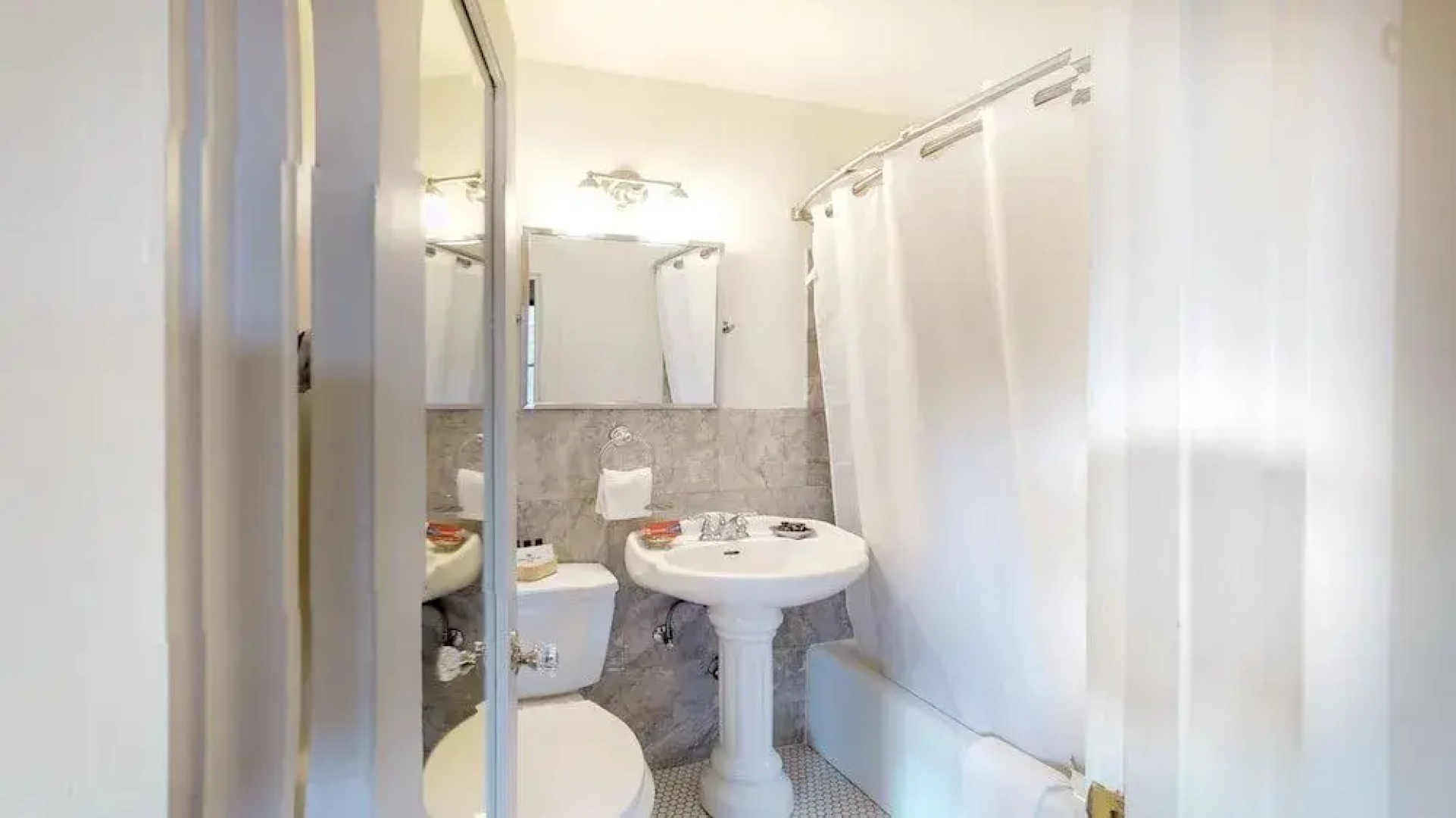 The 1850 House Inn and Tavern