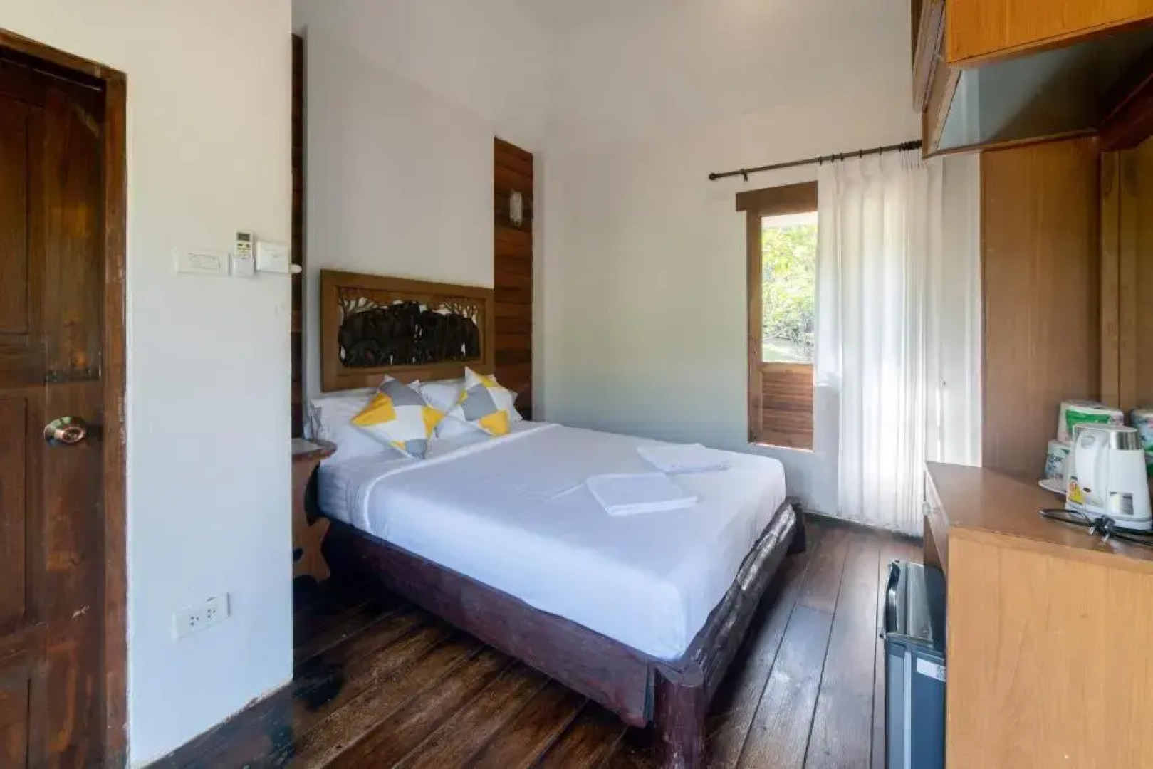 Tawan Riverside - Elephant Resort