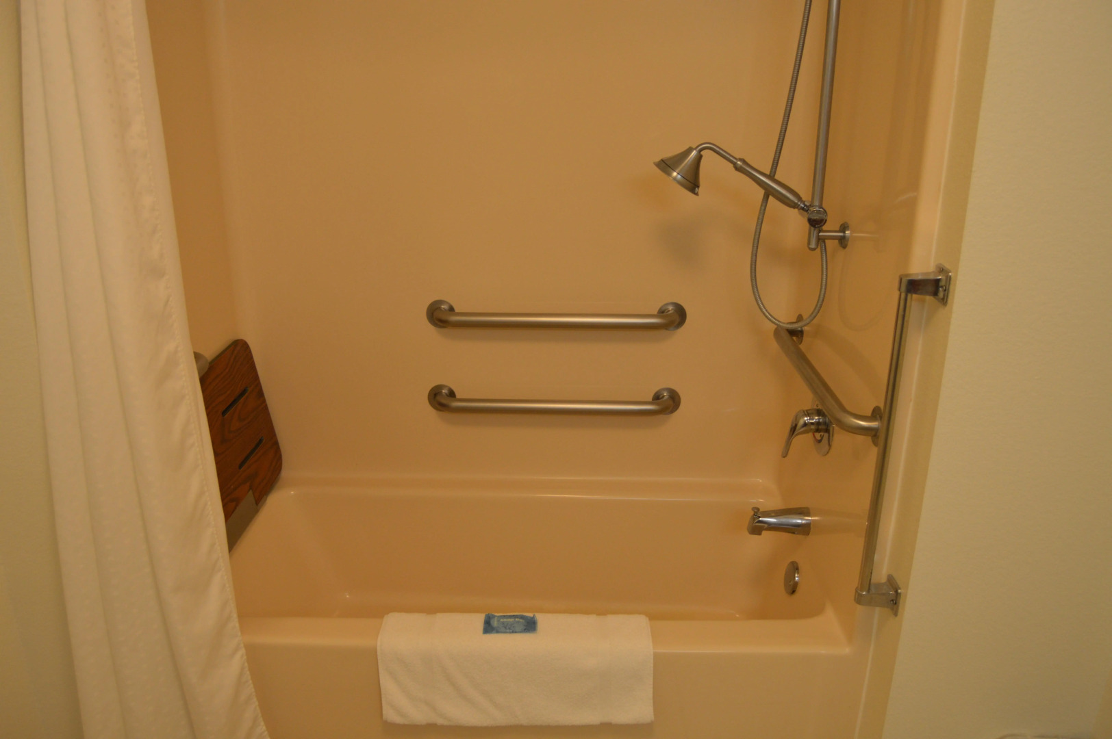 Holiday Inn Express & Suites Winner by IHG