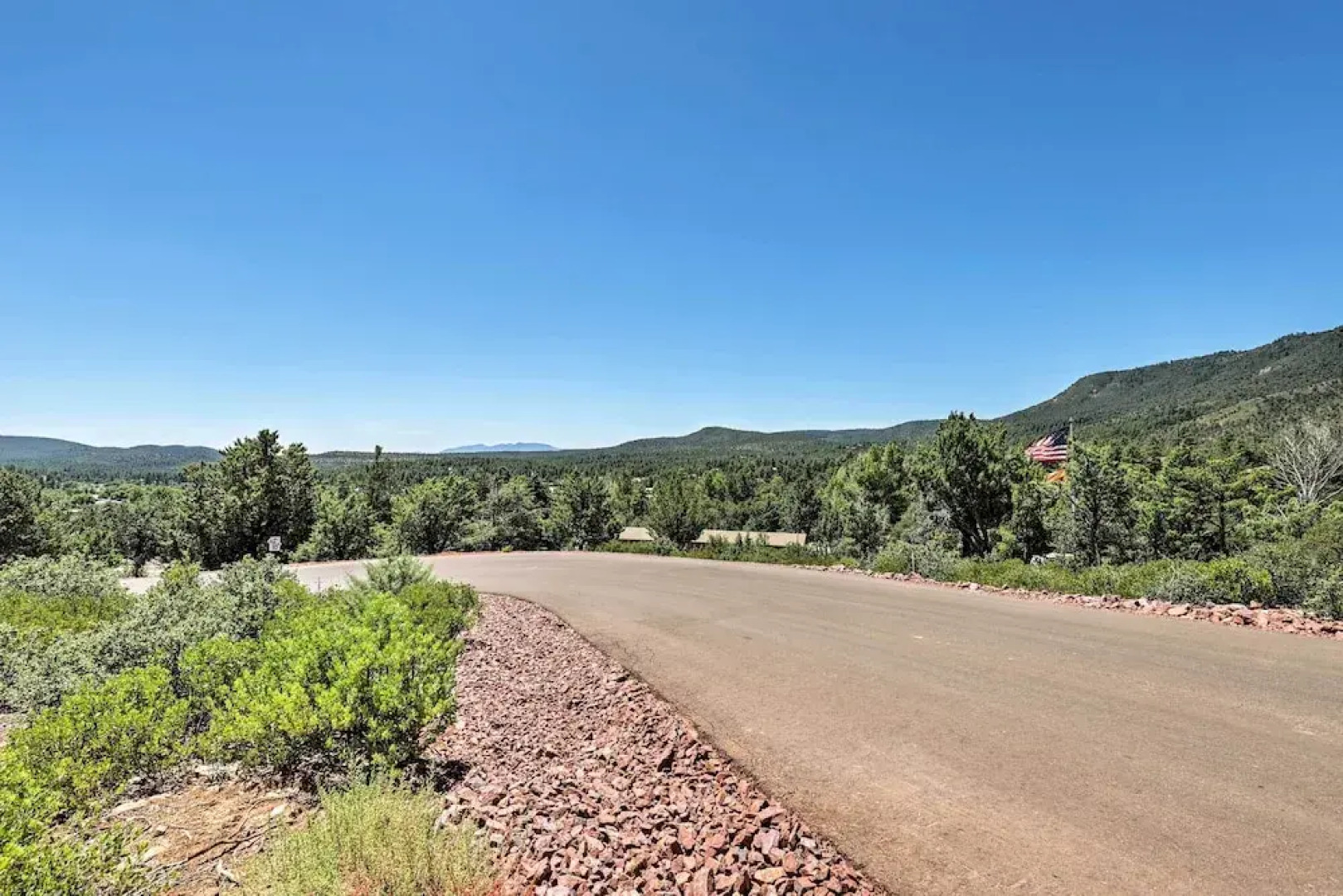 Hot Tub, Deck & Mtn View: Lavish Cabin in Pine!