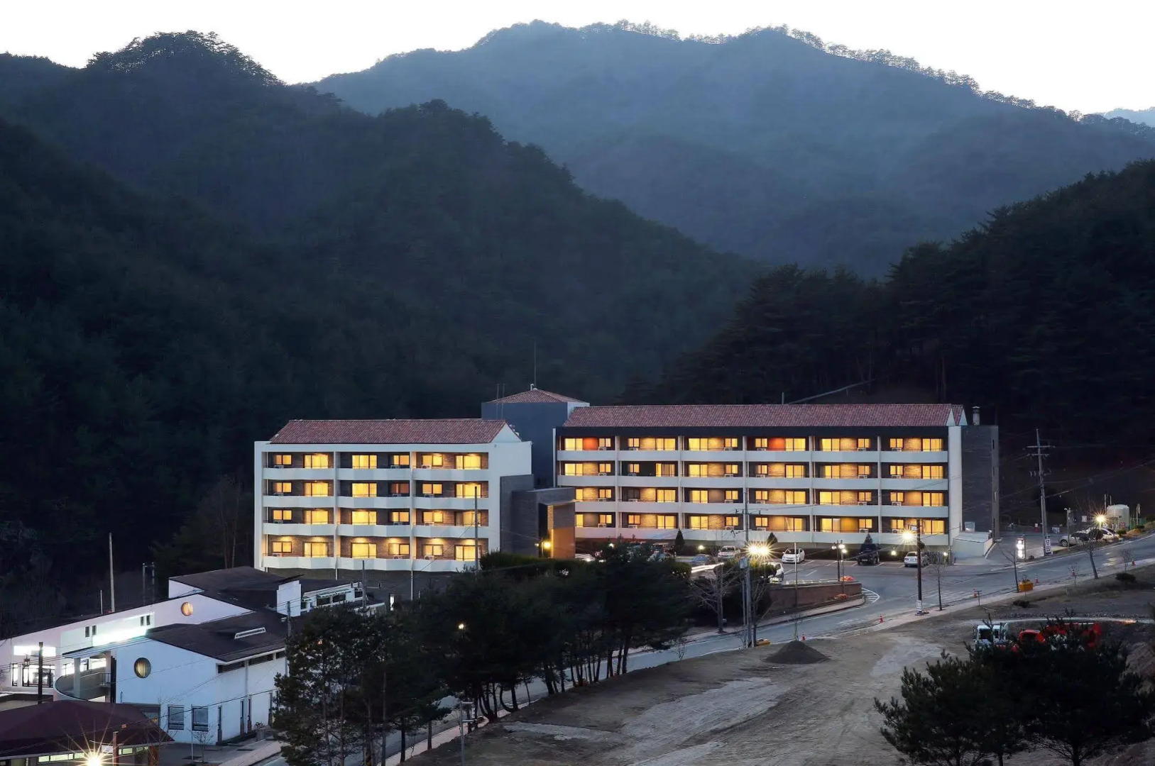 Dukgu Oncheon Hotel