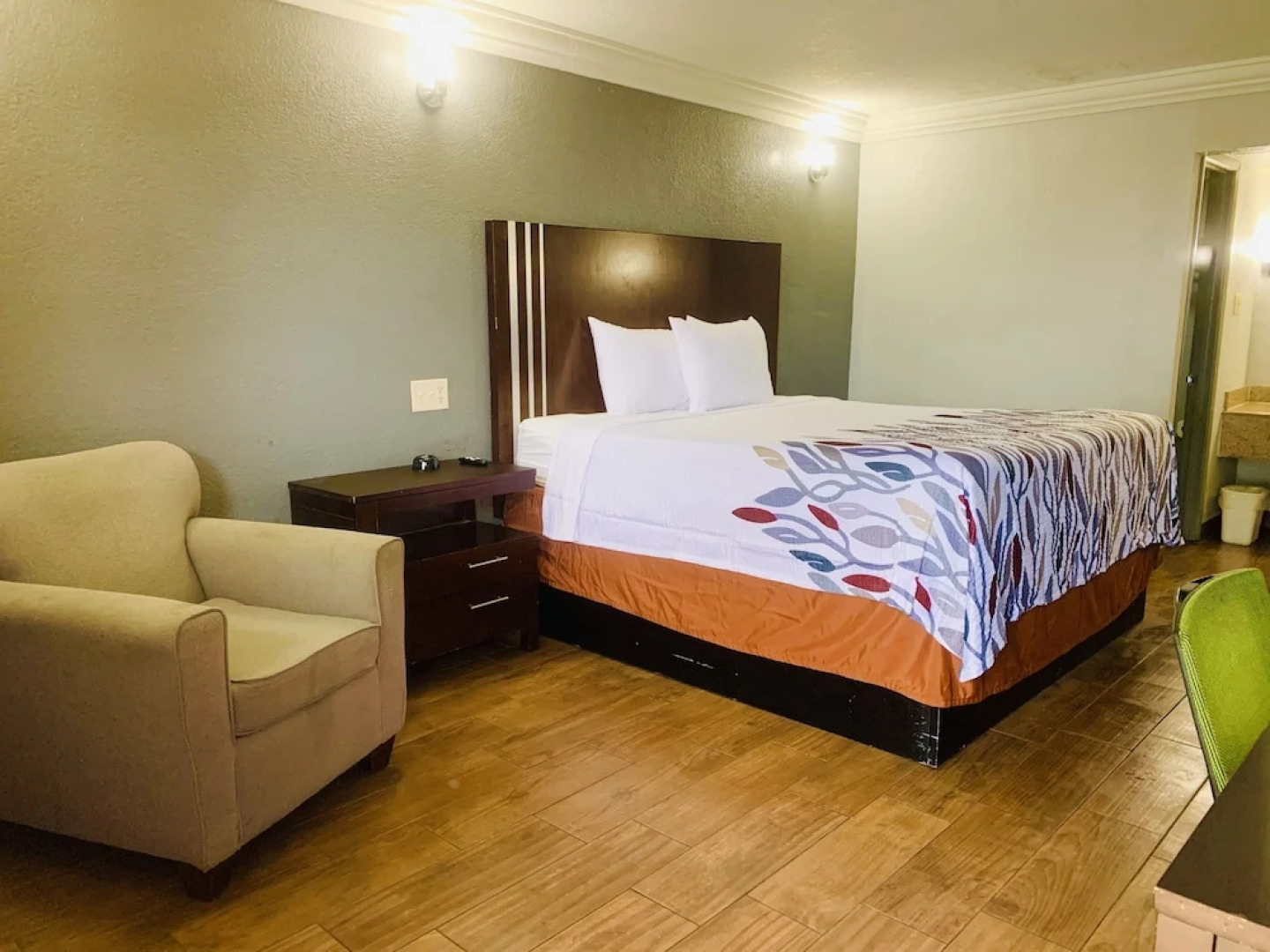 Budget Inn and Suites