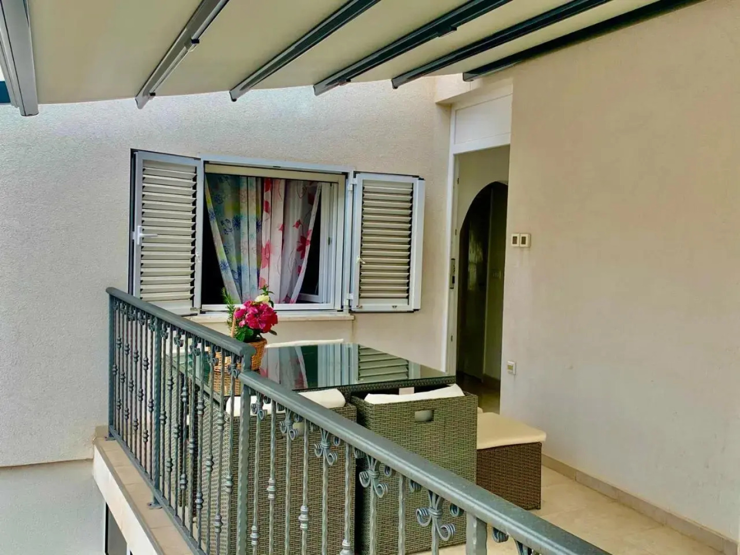 Grebastica Beachfront Apartment