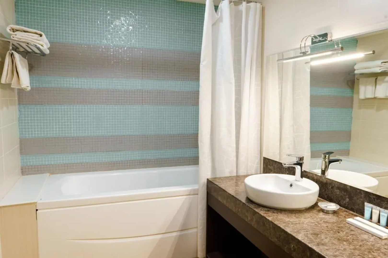 Отель The Square