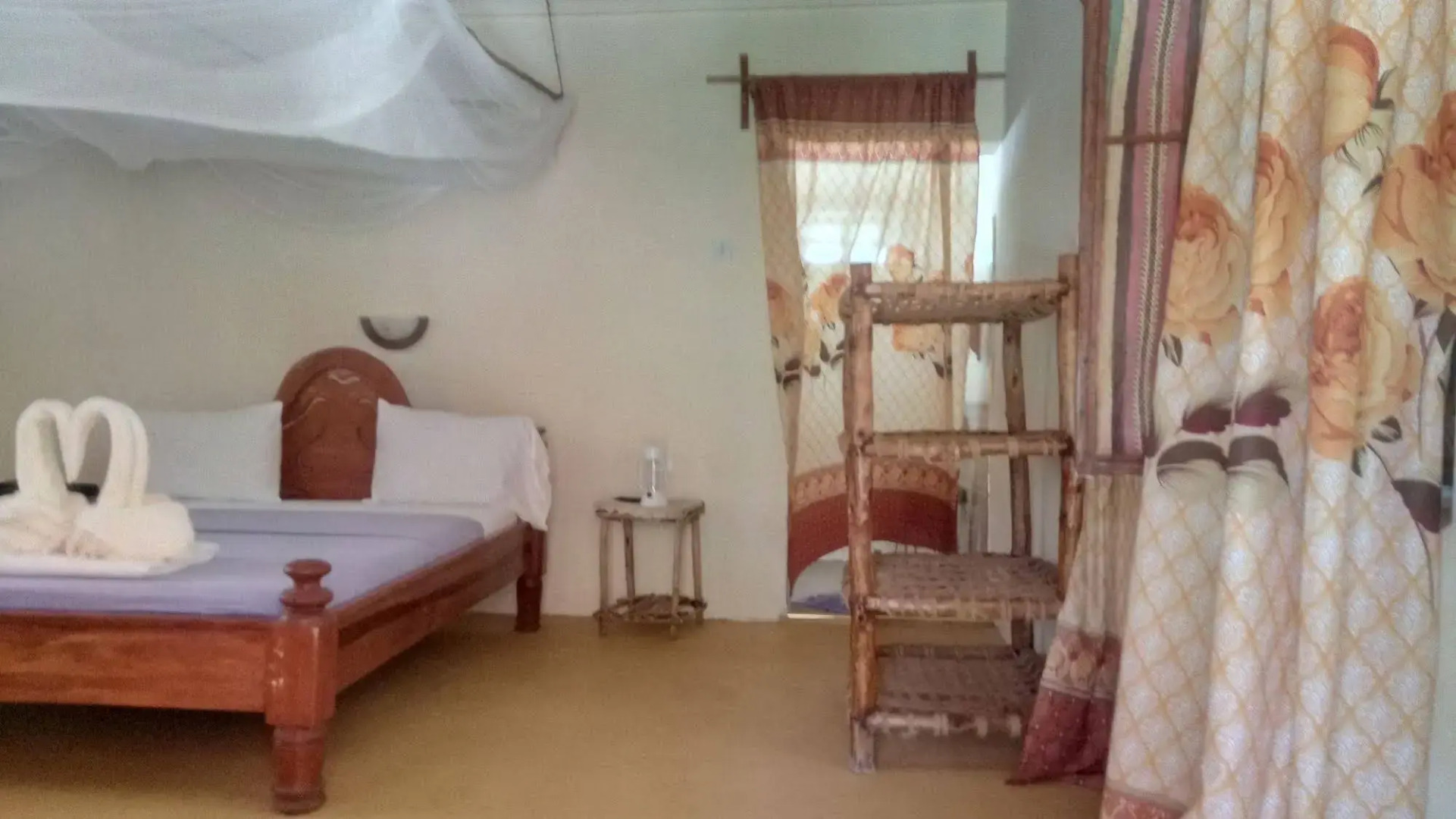 Twisted Palms Lodge & Restaurant