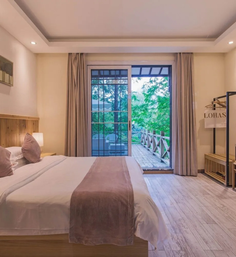 Wuyishan Old Street Sen Live British Inn